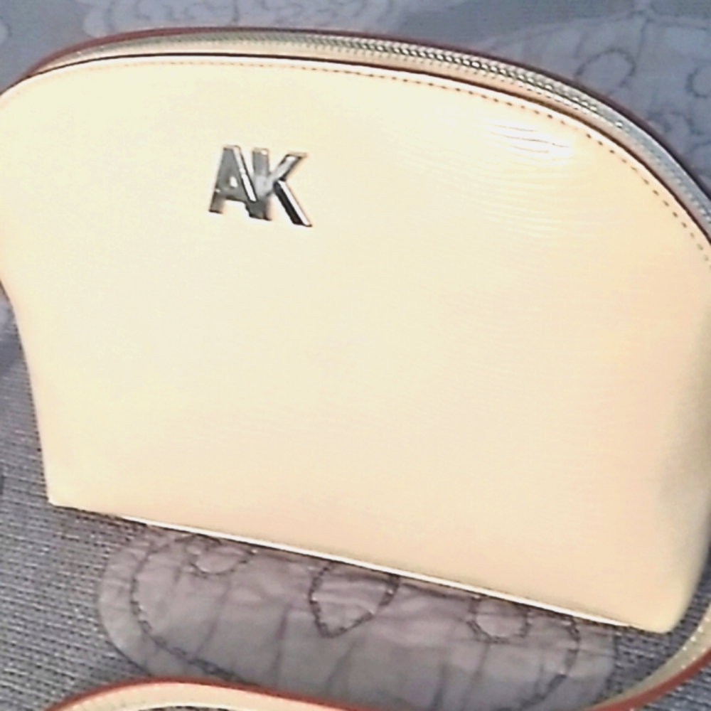 Anne Klein Crossbody! - Picture 2 of 9